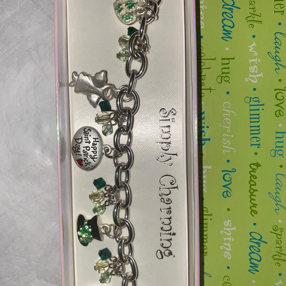 SIMPLY CHARMING Luck Of The Irish St Patrick’s Silver Tone Charm Bracelet NWT 2 - Picture 2 of 5